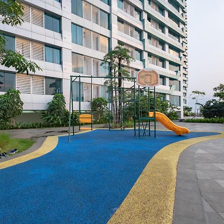 Oyo 2245 Apartment Grand Kamala Lagoon Bekasi Bagian luar foto
